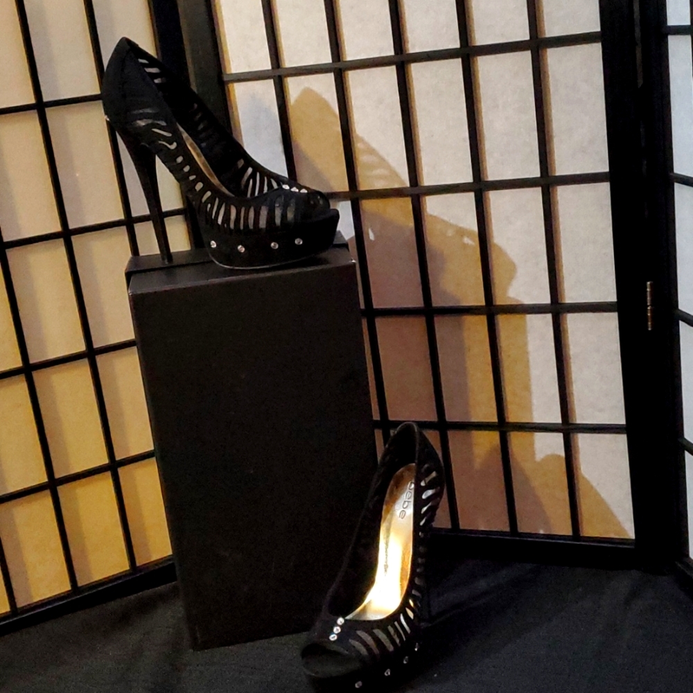 bebe heels size 9